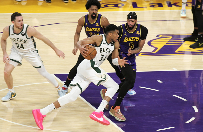 NBA - Milwaukee Bucks at Los Angeles Lakers - RIPRODUZIONE RISERVATA