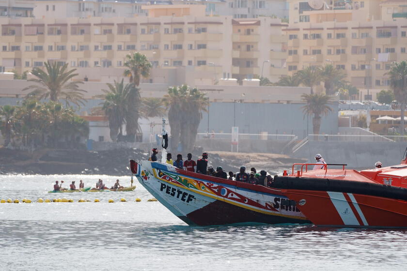 Rescued migrants arrive to the Canary Islands © ANSA/EPA