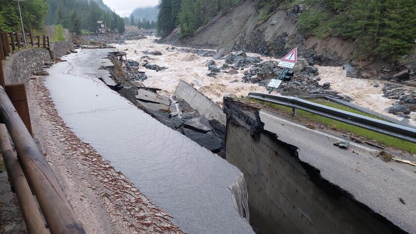 Dopo l'alluvione inizia la conta dei danni, Cogne ancora isolata