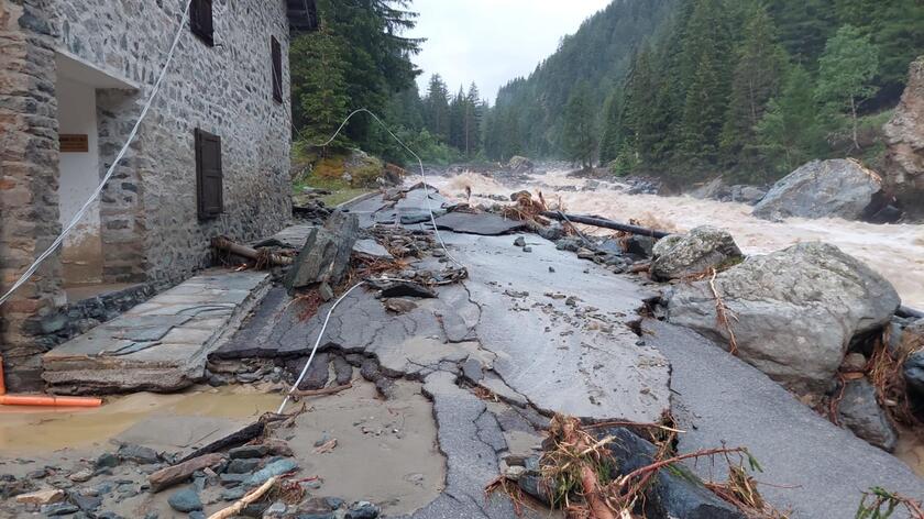 Dopo l'alluvione inizia la conta dei danni, Cogne ancora isolata