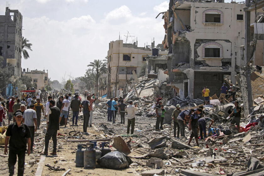 Residents return to destroyed homes in Gaza