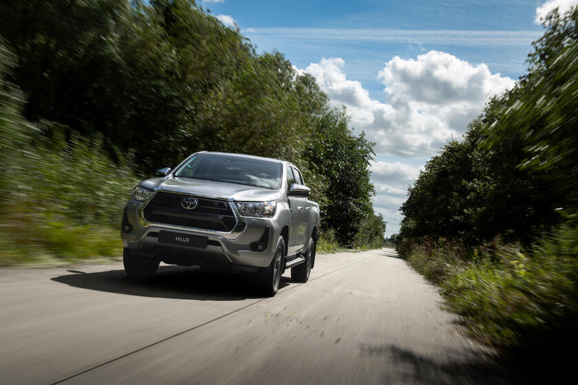 Toyota Hilux Double Cab 2.8 D Hybrid 48V