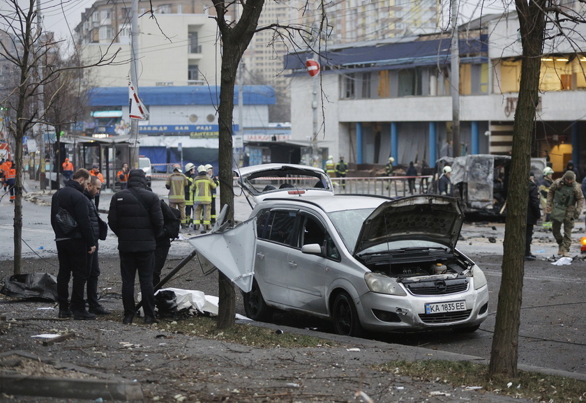 Russian missile strike hits Kyiv