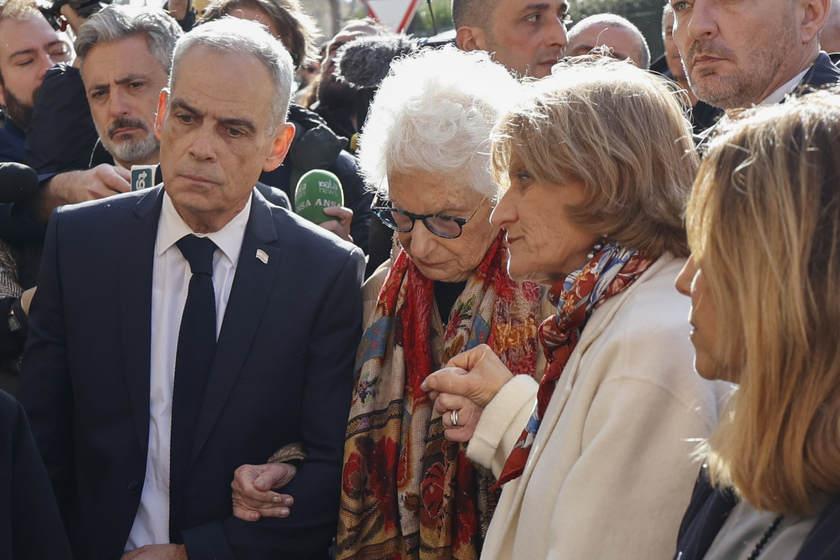 Segre a ghetto di Roma, accolta da applausi scolaresca