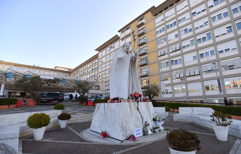 Papa Francesco ricoverato al Policlinico Gemelli