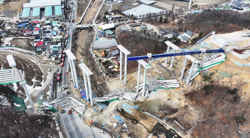 Bridge collapse at highway construction site in Anseong leaves three people dead