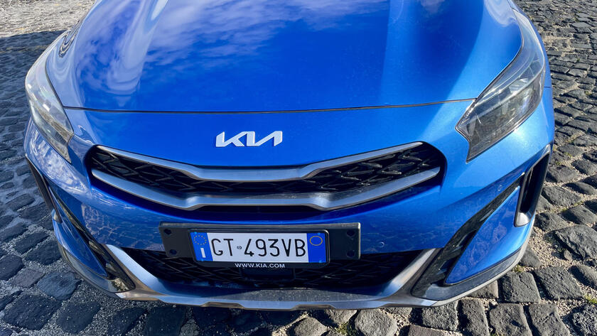 Kia XCeed, il crossover compatto che non passa inosservato