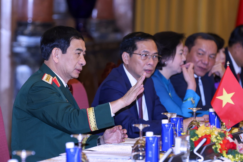 Chinese President Xi Jinping visits Vietnam