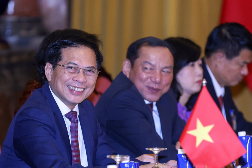 Chinese President Xi Jinping visits Vietnam