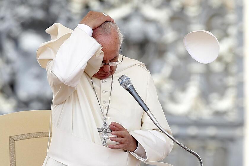 PAPA FRANCESCO E LA SUA PAPALINA