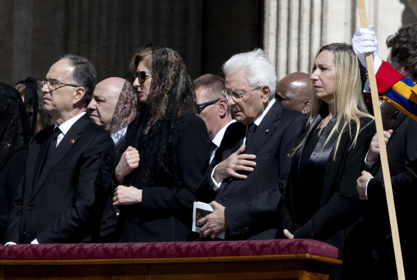 Funerale papa Francesco, le foto simbolo della giornata