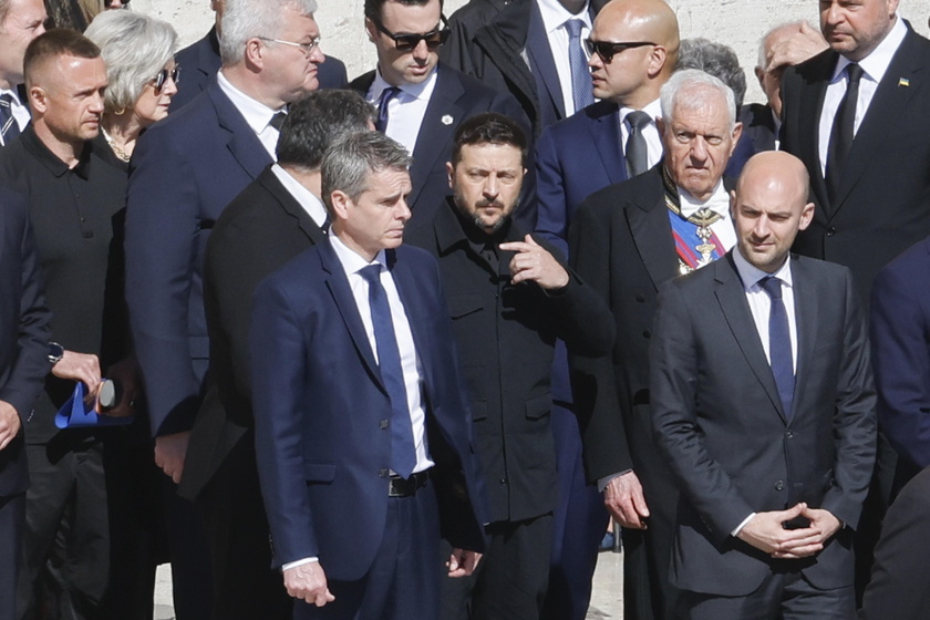 Kiev, 'costruttivo' primo scambio tra Zelensky e Trump