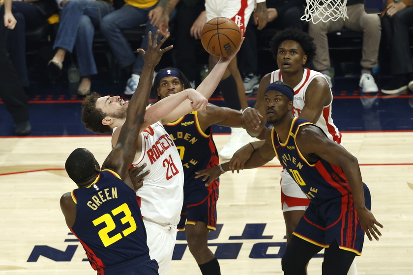 NBA Western Conference First Round playoff game four - Houston Rockets at Golden State Warriors