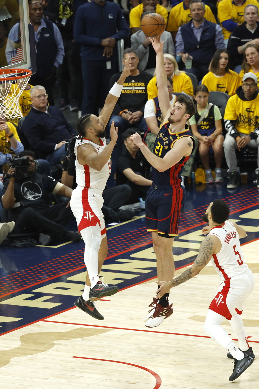 NBA Western Conference First Round playoff game four - Houston Rockets at Golden State Warriors