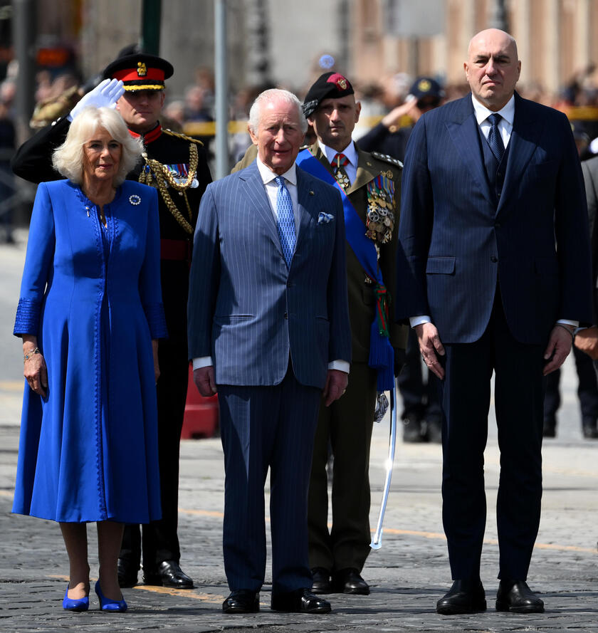 I reali britannici Carlo e Camilla in visita a Roma, Altare della Patria