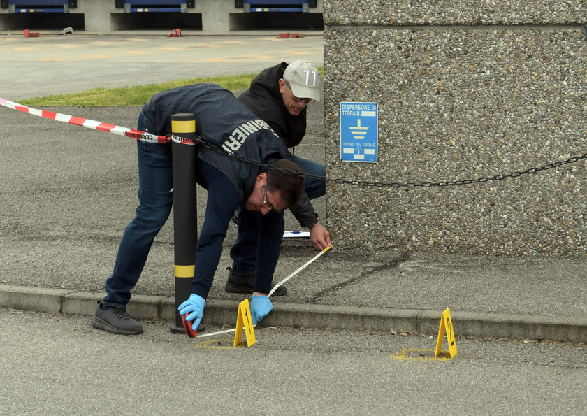 Commando tenta furto con una ruspa, vigilantes sparano in aria