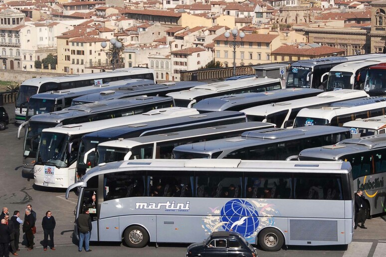 Anav: noleggio con conducente,in regola con norme anti-Covid - RIPRODUZIONE RISERVATA