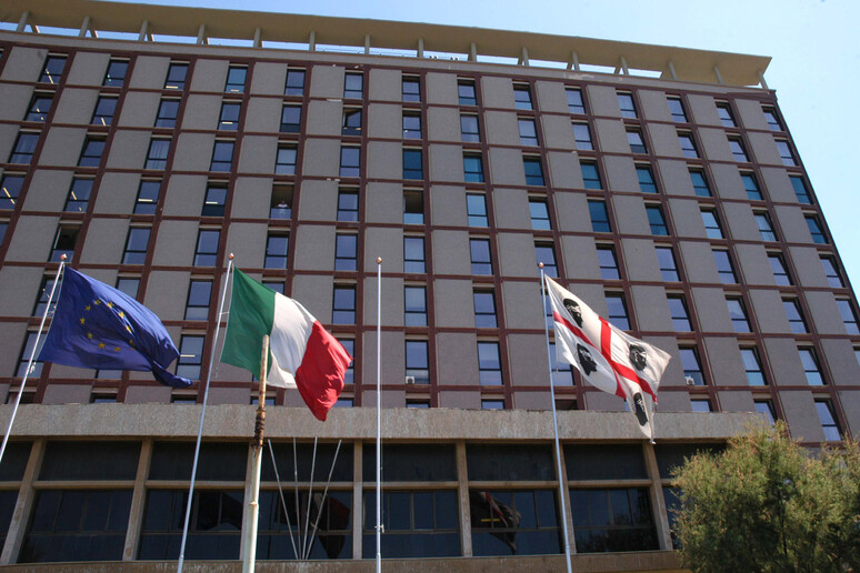 - RIPRODUZIONE RISERVATA