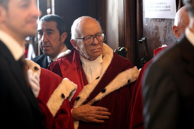 - RIPRODUZIONE RISERVATA