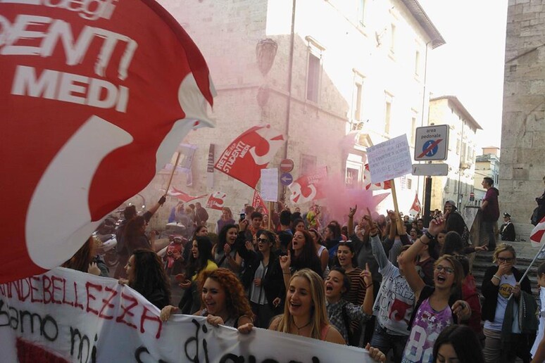 - RIPRODUZIONE RISERVATA