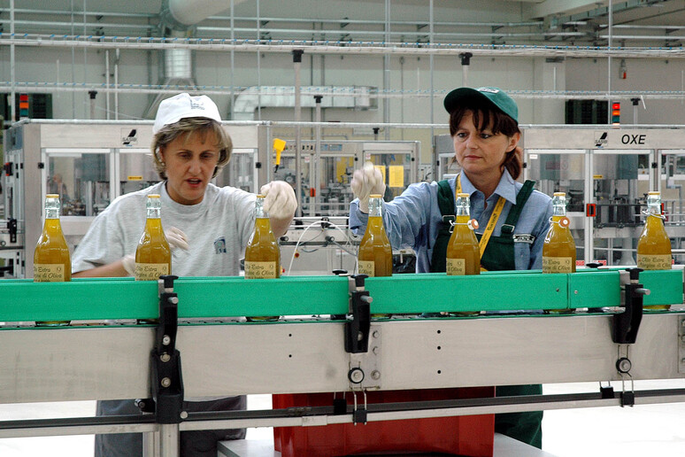 - RIPRODUZIONE RISERVATA