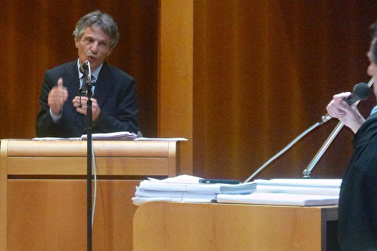 - RIPRODUZIONE RISERVATA