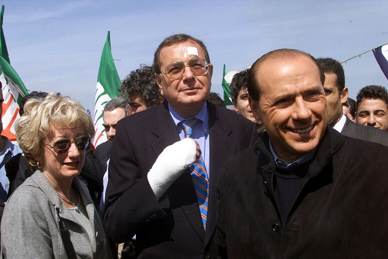 - RIPRODUZIONE RISERVATA