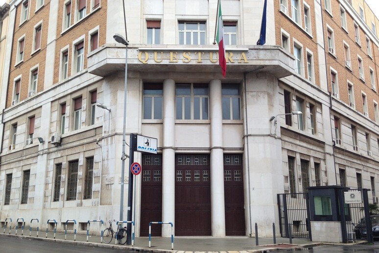 - RIPRODUZIONE RISERVATA