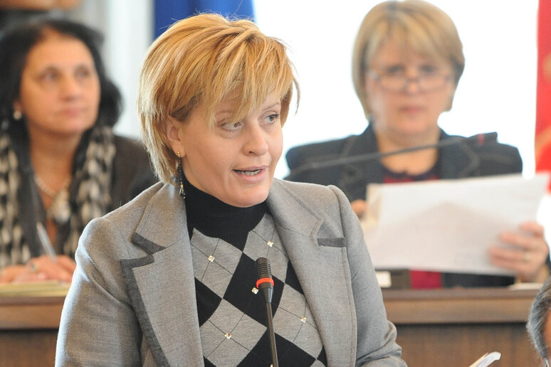 - RIPRODUZIONE RISERVATA