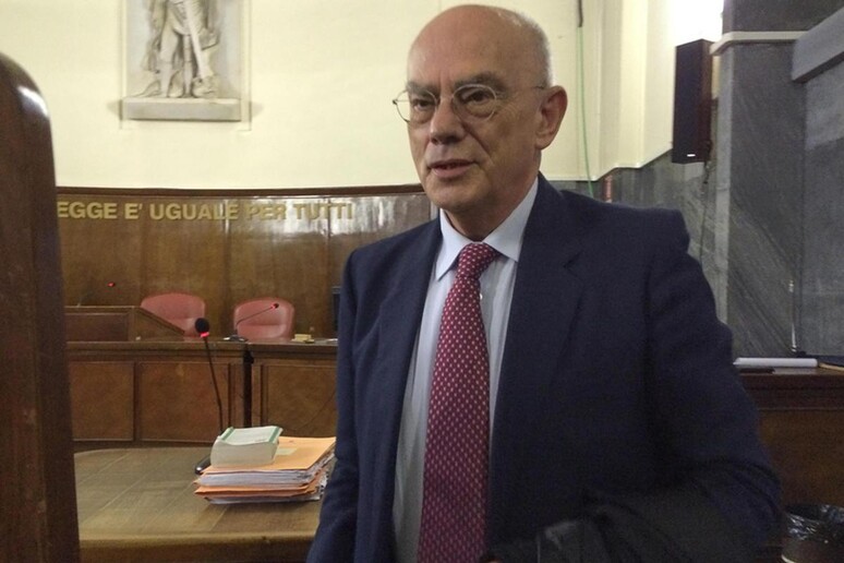 Il sostituto pg Piero De Petris nell 'aula del tribunale di Milano per l 'udienza del processo in appello sul caso Ruby a carico dell 'ex premier Silvio Berlusconi, Milano, 11 luglio 2014 - RIPRODUZIONE RISERVATA