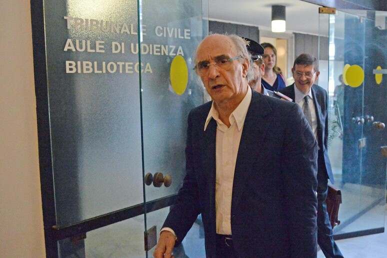 - RIPRODUZIONE RISERVATA