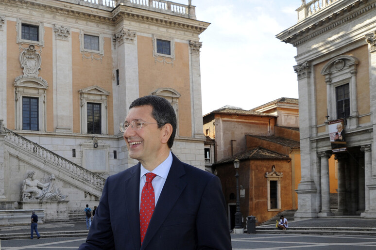 Campidoglio: sindaco Marino in piazza - RIPRODUZIONE RISERVATA