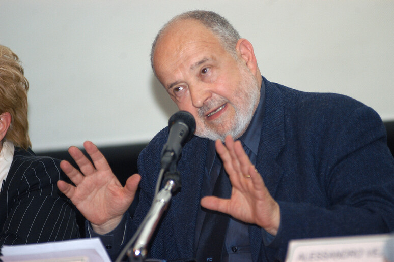 - RIPRODUZIONE RISERVATA