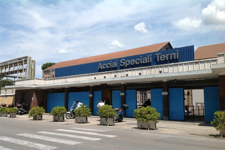 - RIPRODUZIONE RISERVATA
