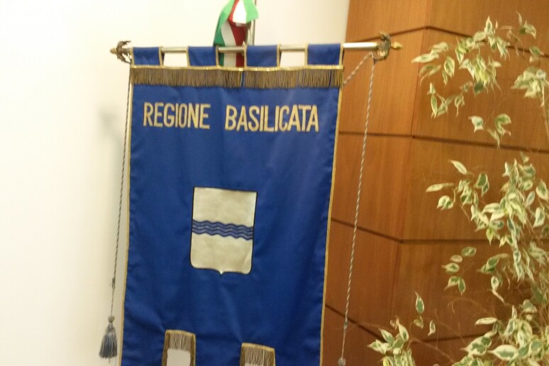 - RIPRODUZIONE RISERVATA