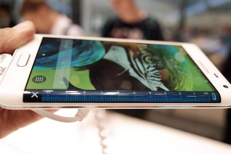 Galaxy Note Edge di Samsung, presentato all 'Ifa di Berlino © ANSA/EPA