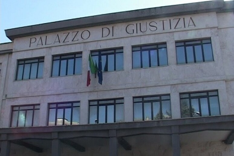 - RIPRODUZIONE RISERVATA