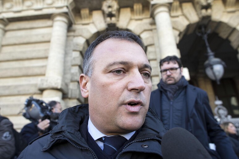 - RIPRODUZIONE RISERVATA