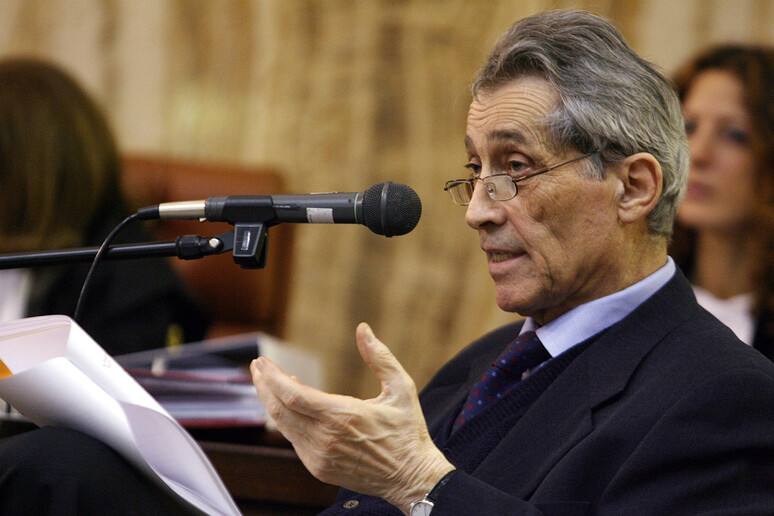- RIPRODUZIONE RISERVATA