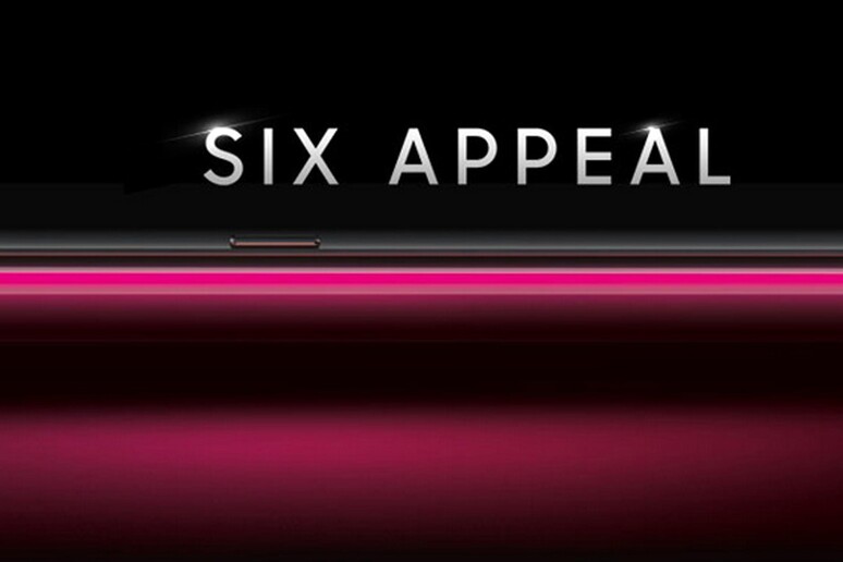 Samsung, spunta foto del  Galaxy S6 (foto diffusa dal numero uno dell 'operatore Usa T-Mobile, John Legere) - RIPRODUZIONE RISERVATA