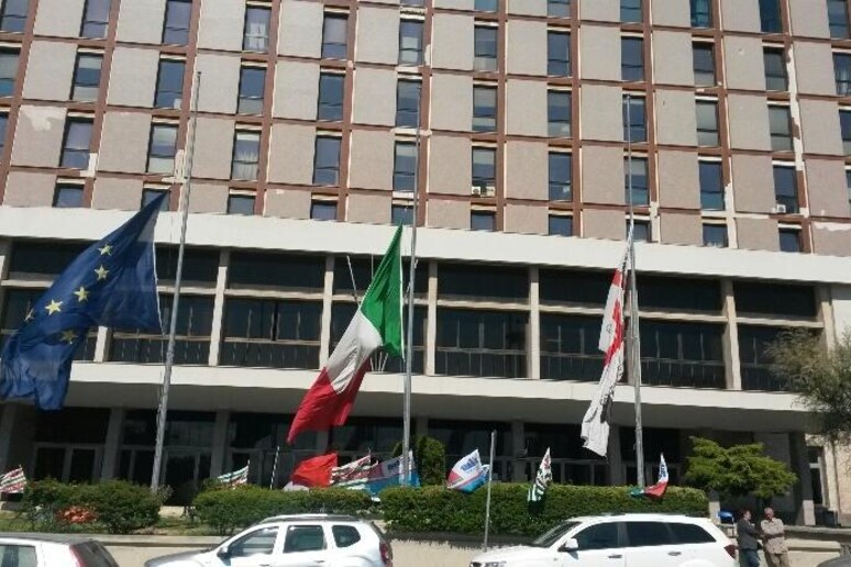- RIPRODUZIONE RISERVATA