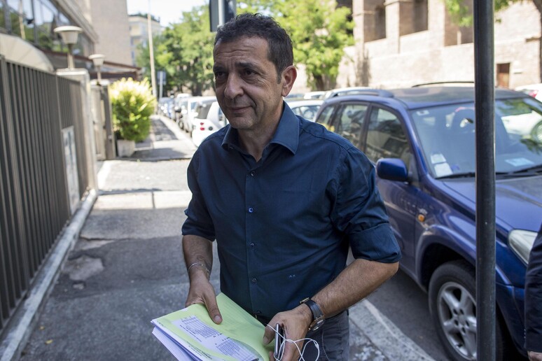- RIPRODUZIONE RISERVATA