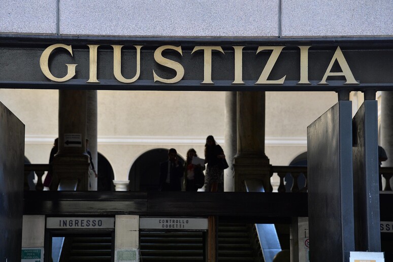 - RIPRODUZIONE RISERVATA