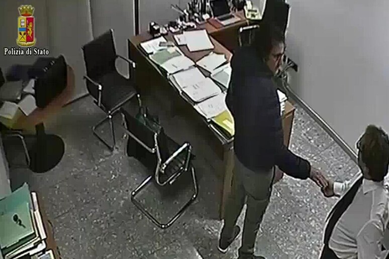 - RIPRODUZIONE RISERVATA