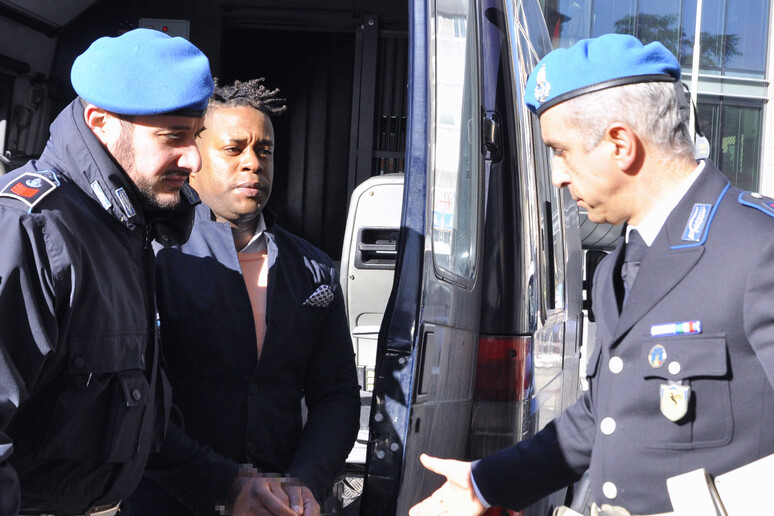 - RIPRODUZIONE RISERVATA