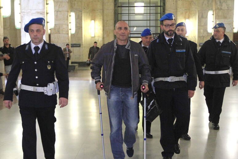 - RIPRODUZIONE RISERVATA