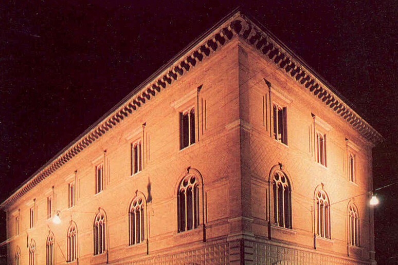 - RIPRODUZIONE RISERVATA