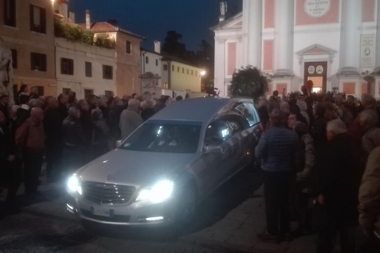- RIPRODUZIONE RISERVATA