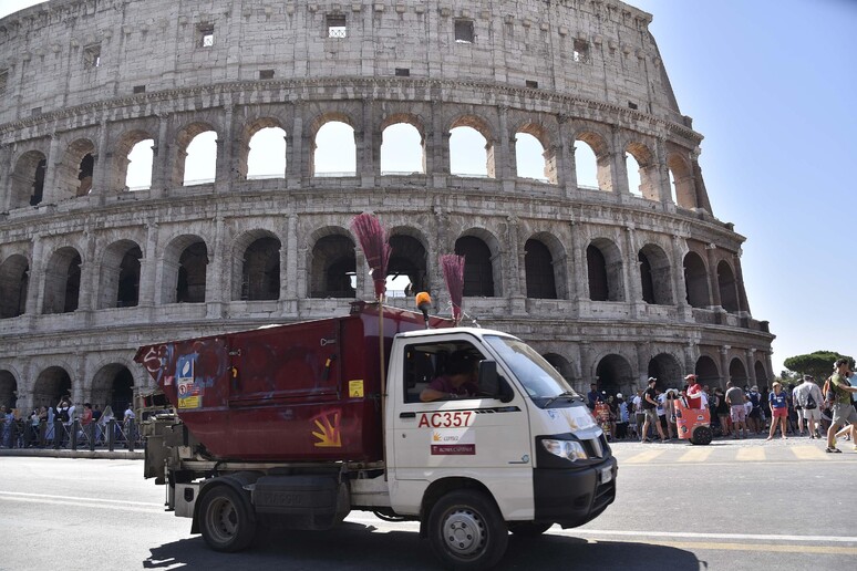 - RIPRODUZIONE RISERVATA