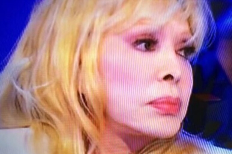 Isabella Biagini (fermo immagini da You Tube) - RIPRODUZIONE RISERVATA